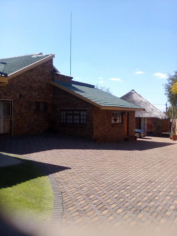 Pride Rock Accommodation Middelburg  Esterno foto