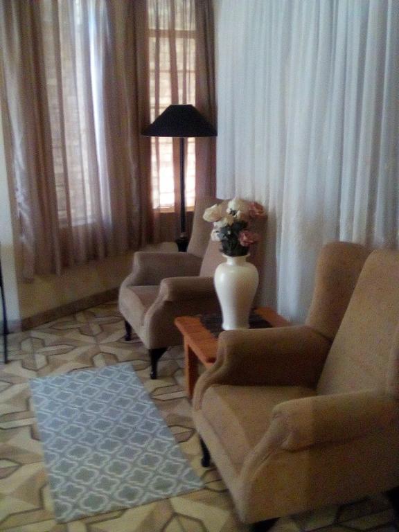 Pride Rock Accommodation Middelburg  Esterno foto