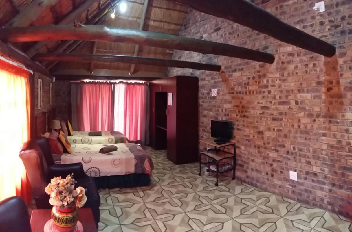 Pride Rock Accommodation Middelburg  Esterno foto