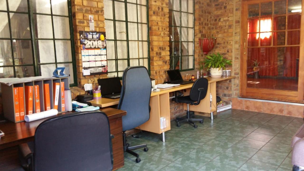 Pride Rock Accommodation Middelburg  Esterno foto