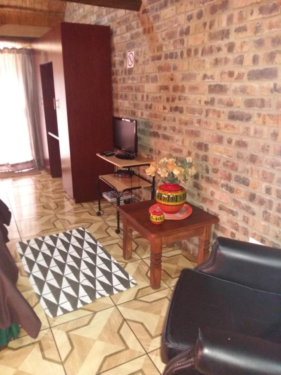 Pride Rock Accommodation Middelburg  Esterno foto